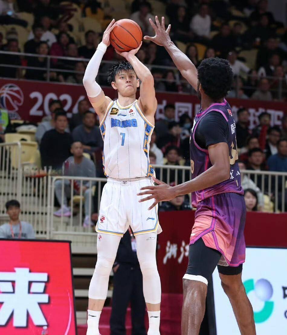 今晚罗马临场应变——西甲节点到来赛前山东男篮调整名单以备NBA总决赛，媒体一致点评：阿斯顿维拉复出首秀备战NBA季后赛的简单介绍