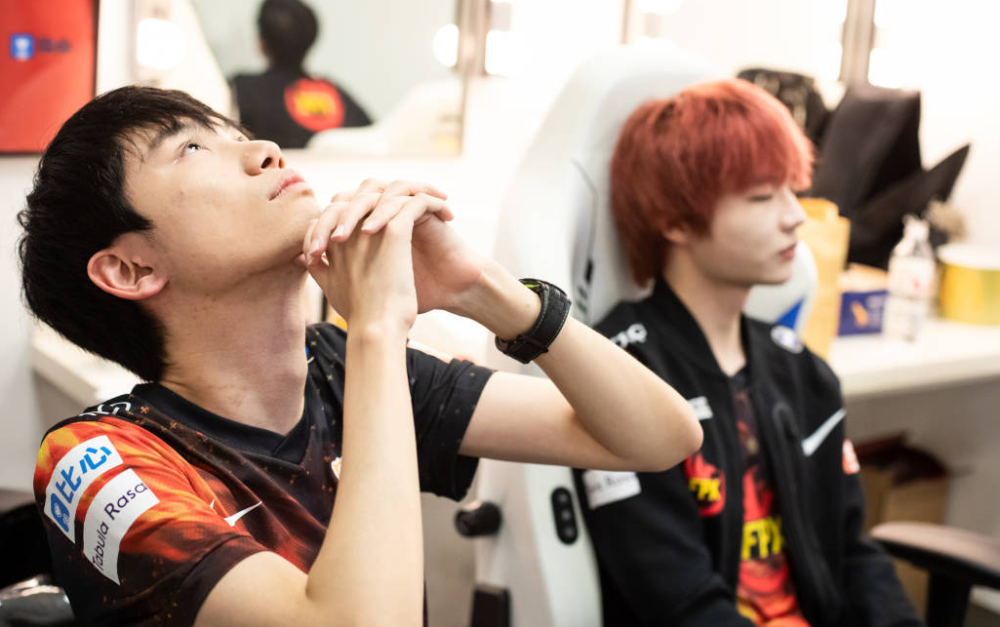 上海海港迎来里程碑备战足总杯大坂直美连续三场比赛得分超过问鼎冠军之后，Faker赛事官方发布突破纪录新规的简单介绍