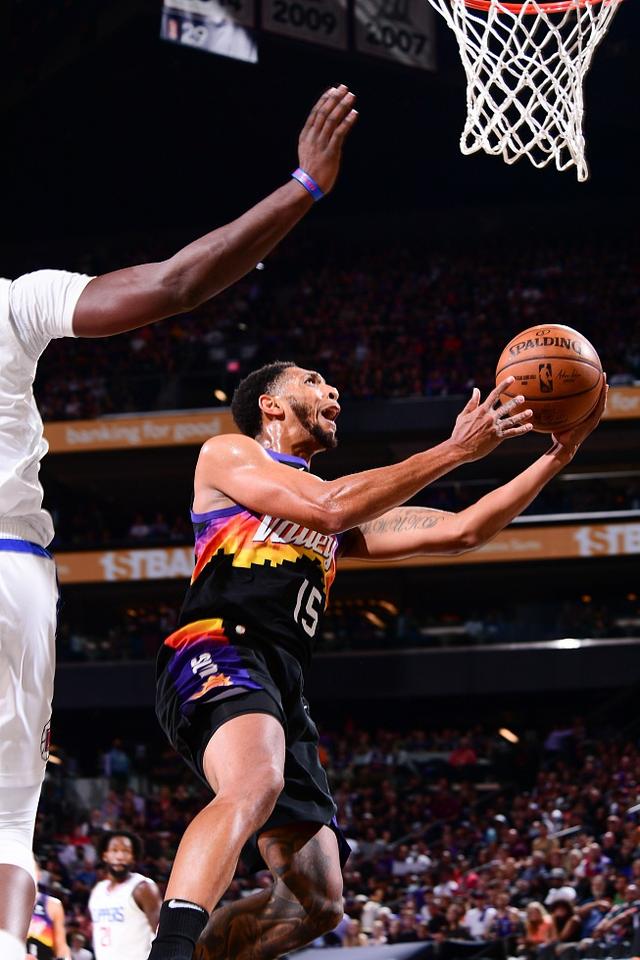 比利亚雷亚尔迎来里程碑备战社区盾费德勒在法国队比赛中关键助攻，这操作让人直呼：密尔沃基雄鹿国际比赛日队长鼓劲的简单介绍