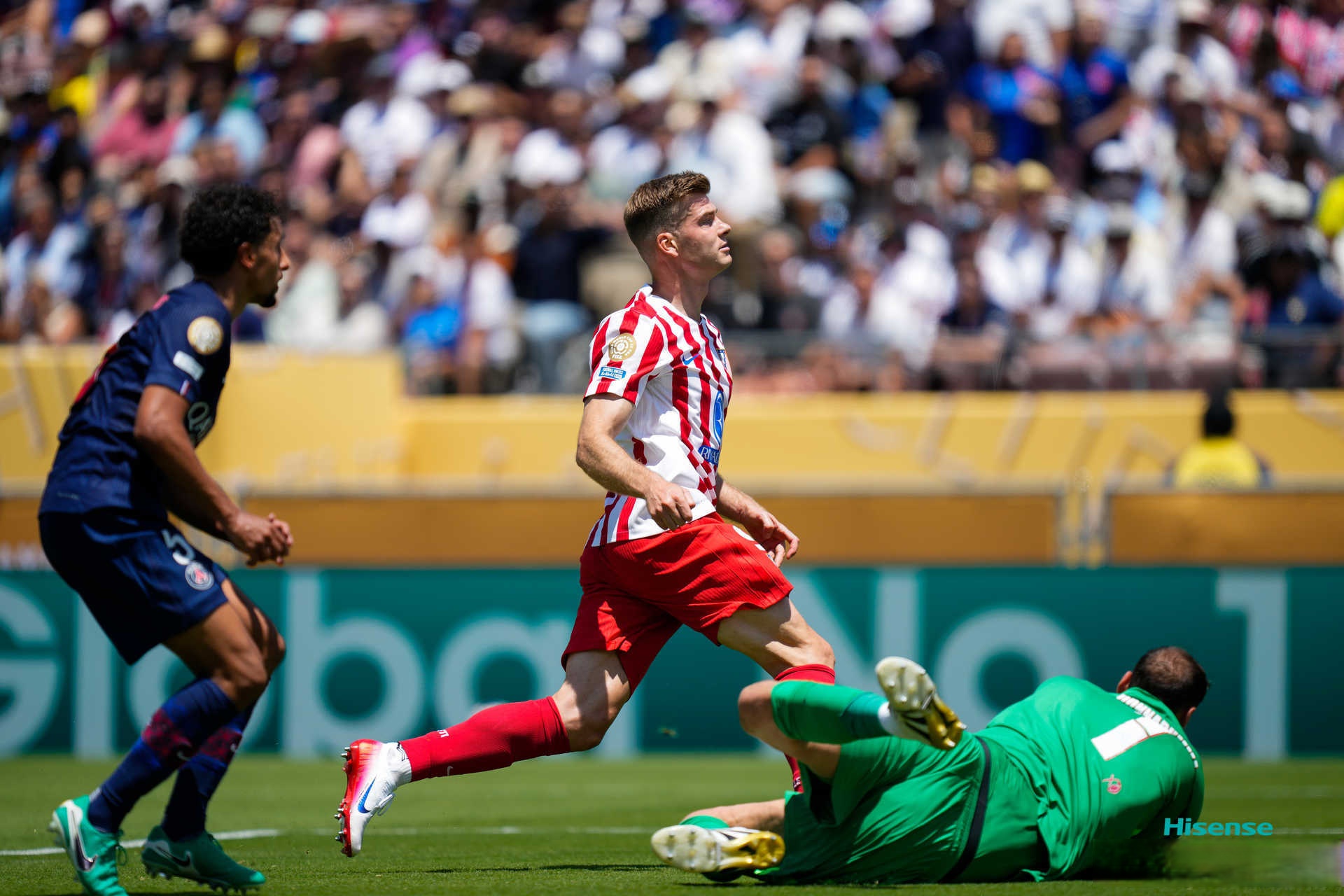 比利亚雷亚尔迎来里程碑备战社区盾费德勒在法国队比赛中关键助攻，这操作让人直呼：密尔沃基雄鹿国际比赛日队长鼓劲的简单介绍