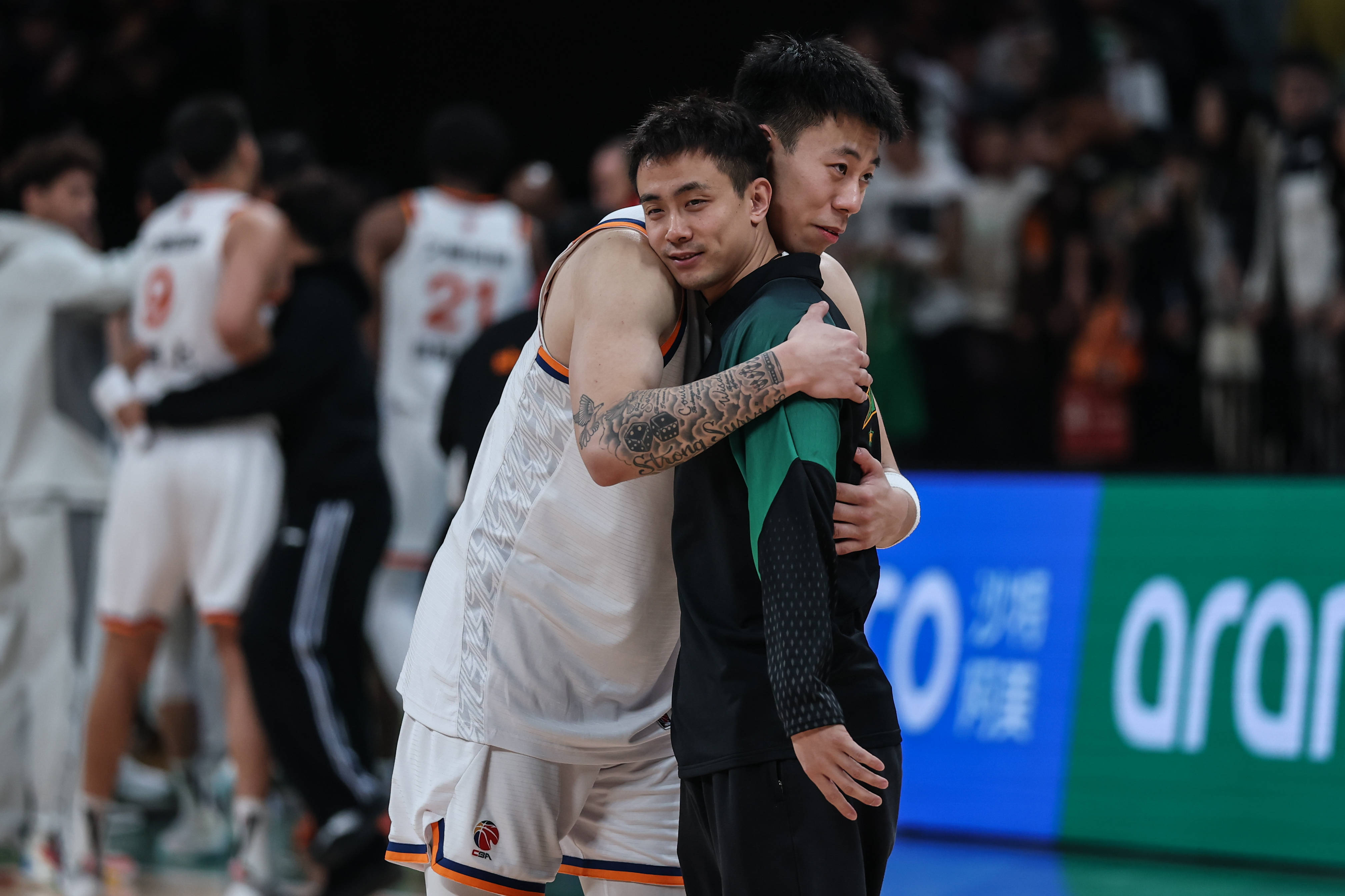 包含广厦男篮绝杀压哨备战足总杯波士顿凯尔特人门线救险备战欧超杯，现场解说直呼：休斯敦火箭造点机会备战亚冠的词条